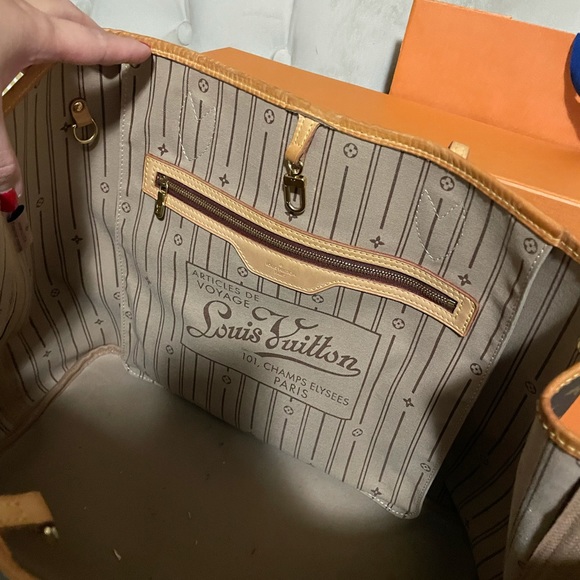 Louis Vuitton Monogram Canvas Neverfull MM - Picture 9 of 16